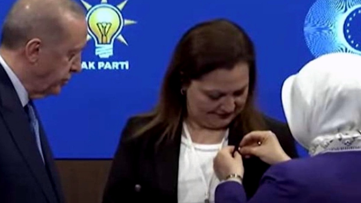 SON DAKİKA | Erdoğan duyurdu: Burcu Köksal AKP'ye katıldı