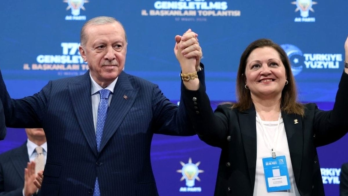 Rozeti taktı, AKP'deki ilk anlarına hızlı başladı