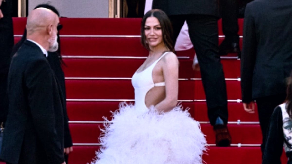 Demet Özdemir, Trendyolmilla İmzalı Elbisesiyle Cannes Kırmızı Halısında Göz Kamaştırdı