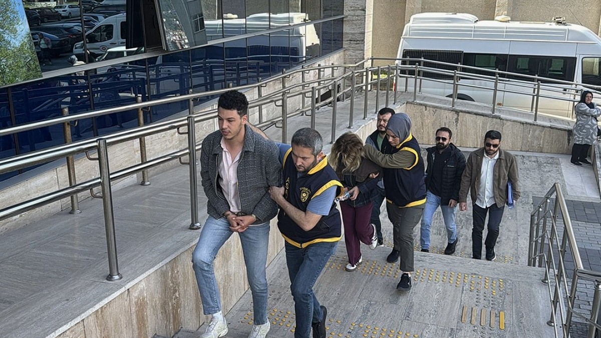 Ev Sahibi Yapma Vaadiyle 100 Milyonluk Vurgun: 2 Şüpheli Yakalandı