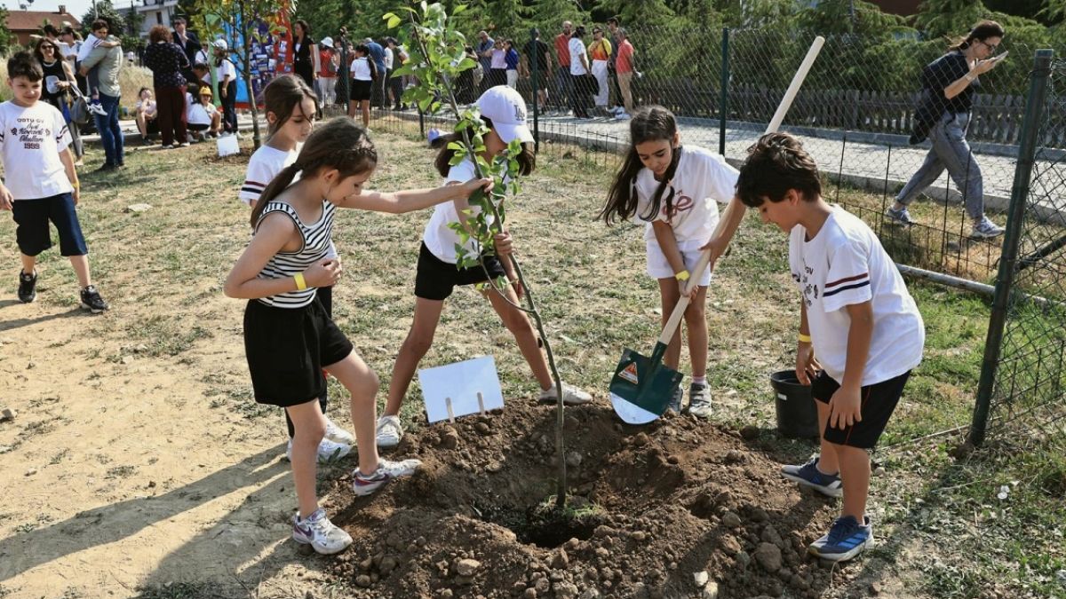 Permakültür Bahçesi ile Çocuklar Üreterek Öğreniyor