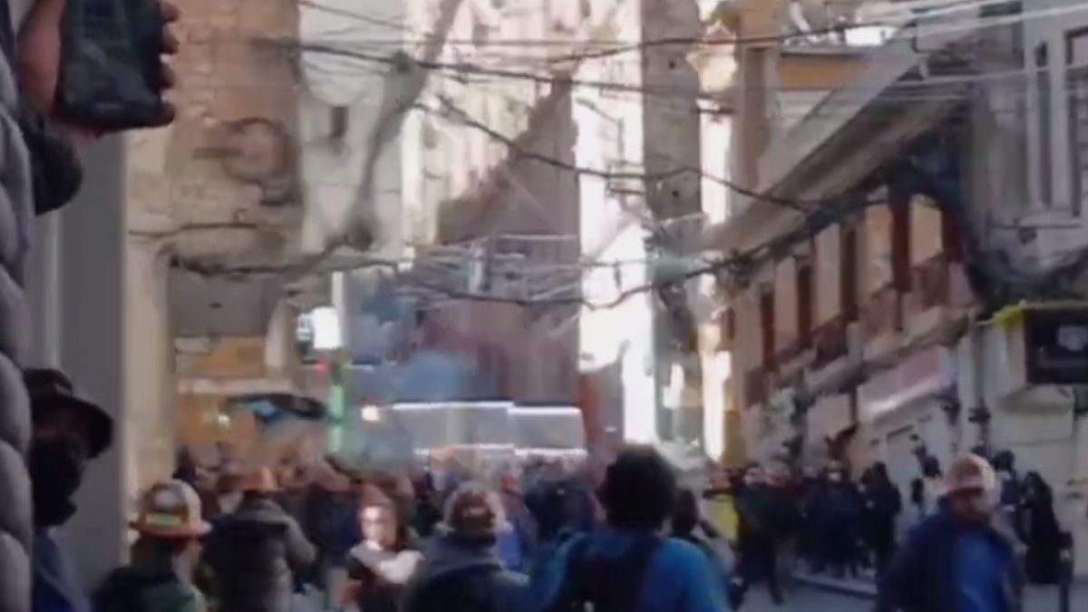 Bolivya'da Madenciler Hükümeti İstifaya Zorluyor: Başbakana Dinamitli Saldırı