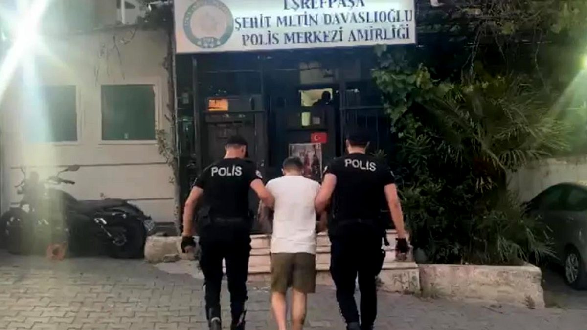 42 Yıl Hapis Cezası Olan Dolandırıcı GBT'de Yakalandı