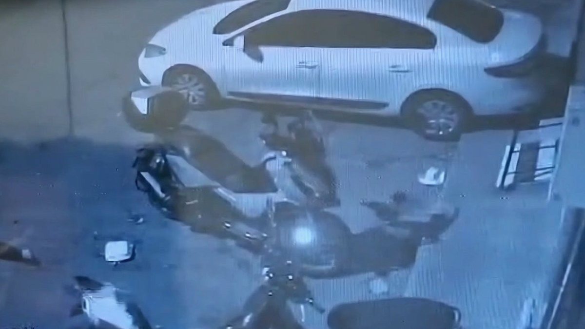 Beyoğlu'nda Kıskançlık Kavgası Kundaklamaya Döndü: 4 Motosiklet Küle Döndü