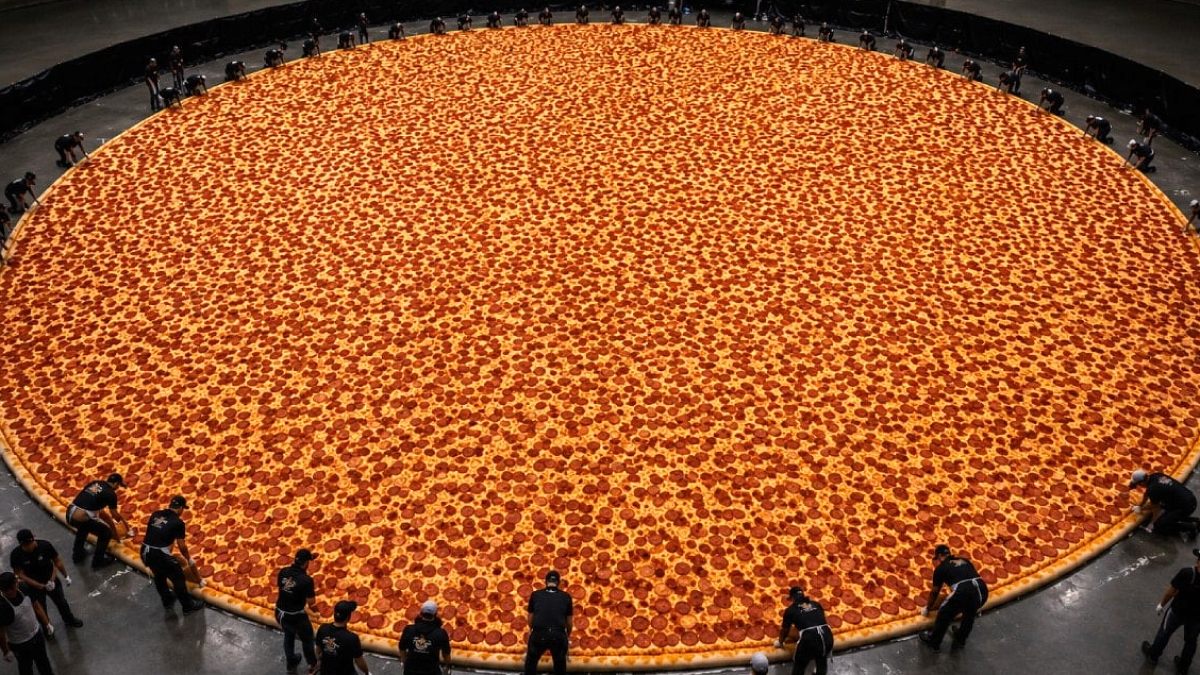 Dev Pizza ile Guinness Rekorlar Kitabı'na Girdiler: 68 Bin Dilim!