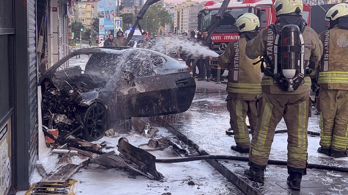 İstanbul'da İş Yerine Dalıp Yangın Çıkaran Araç Faciası: 2 Yaralı