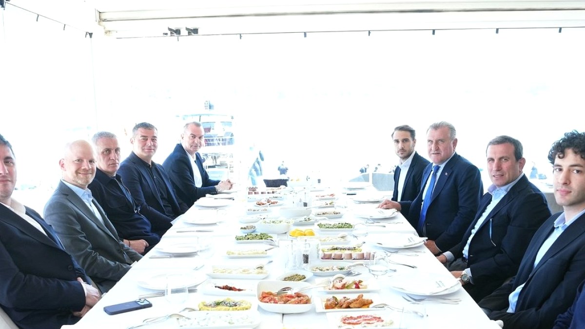 FIFA'dan Kritik Ziyaret: TFF Başkanı ve Bakan Bak ile Görüştü