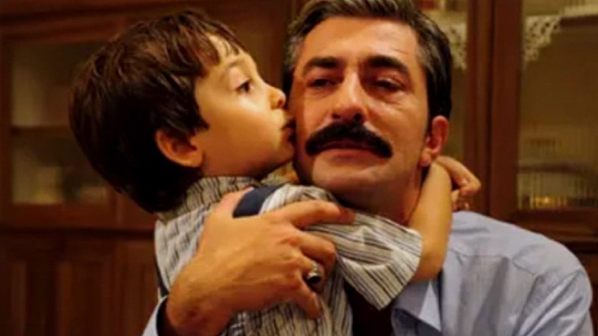 Oyuncu Erkan Petekkaya'dan Siyasi Tartışma Yaratan Sosyal Medya Paylaşımı