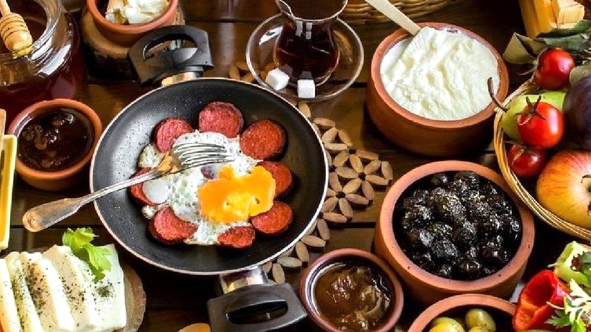 Kahvaltıda Sıkça Tüketilen Zararlı Gıdalar Kalp Sağlığını Tehdit Ediyor