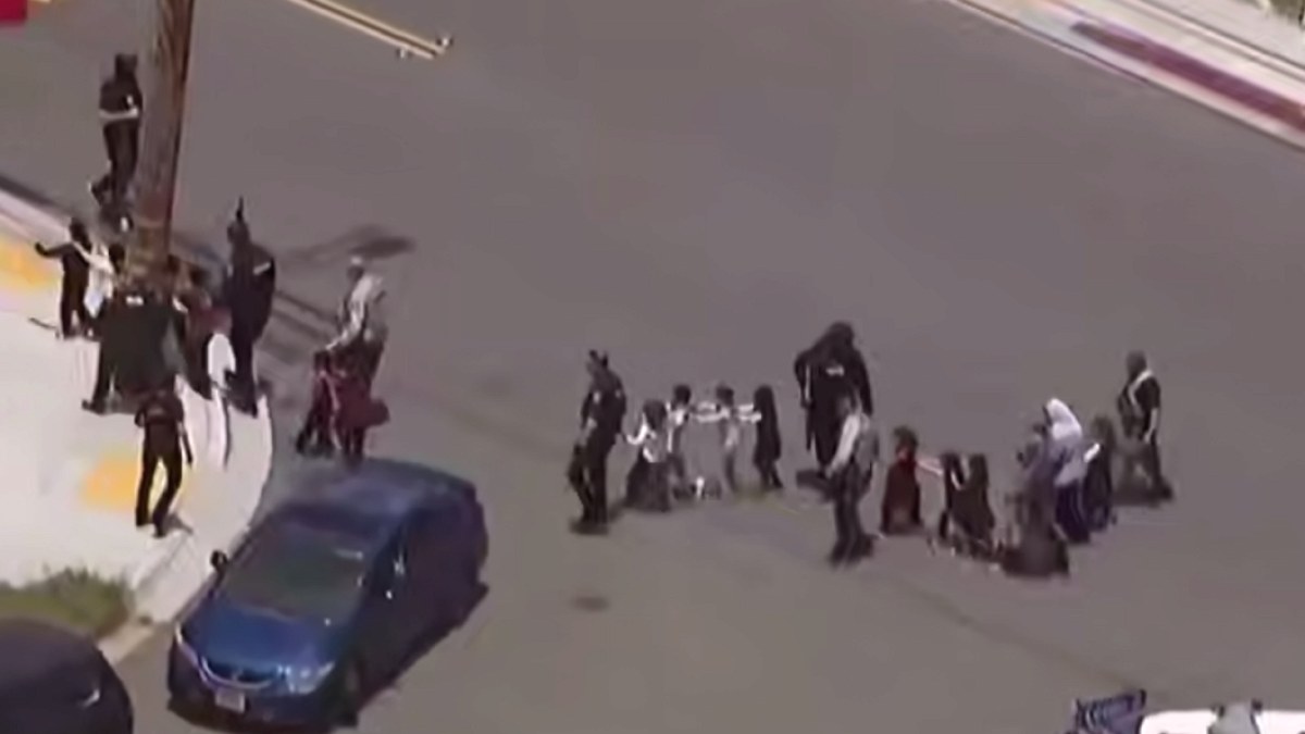 ABD'de Caminin İçinde Çocuklar Varken Saldırı: 3 Yetişkin Hayatını Kaybetti