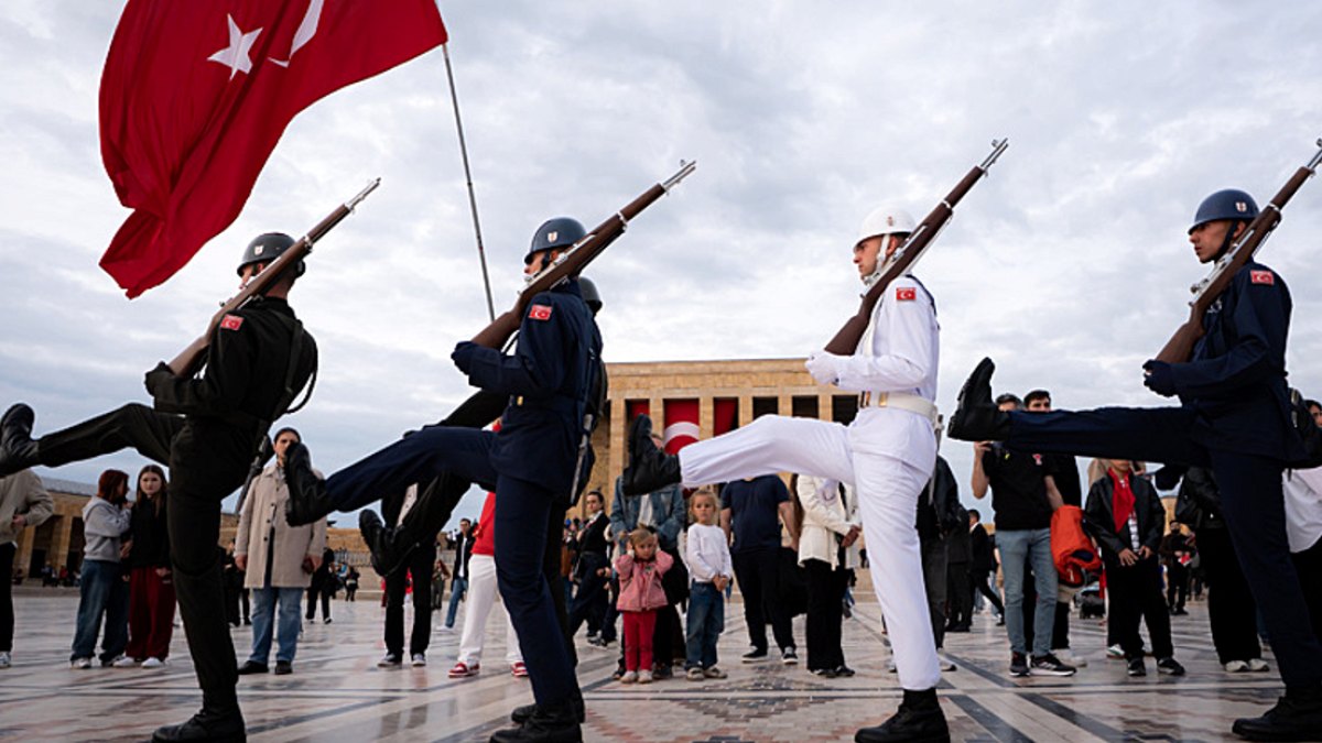 Spor Dünyasından 19 Mayıs Mesajları: Atatürk Gençliği Coşkuyla Selamlandı